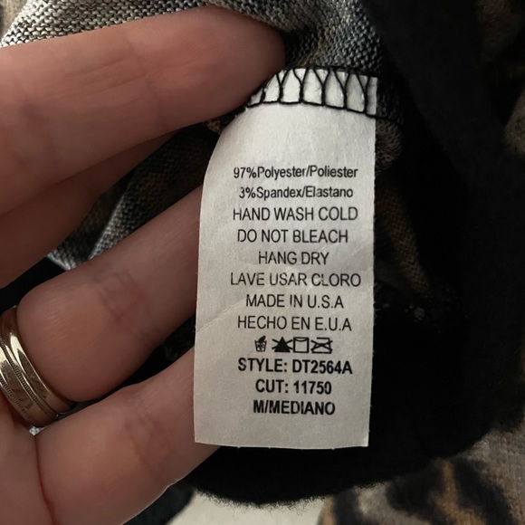 Emmer & Oat Women’s Medium Leopard Print Cropped Top V-Neck - Picture 5 of 6